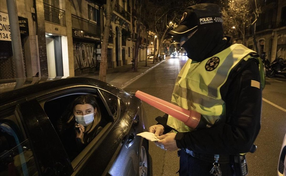Barcelona decreta toque de queda por 15 días barcelona-decreta-toque-de-queda-por-15-dias